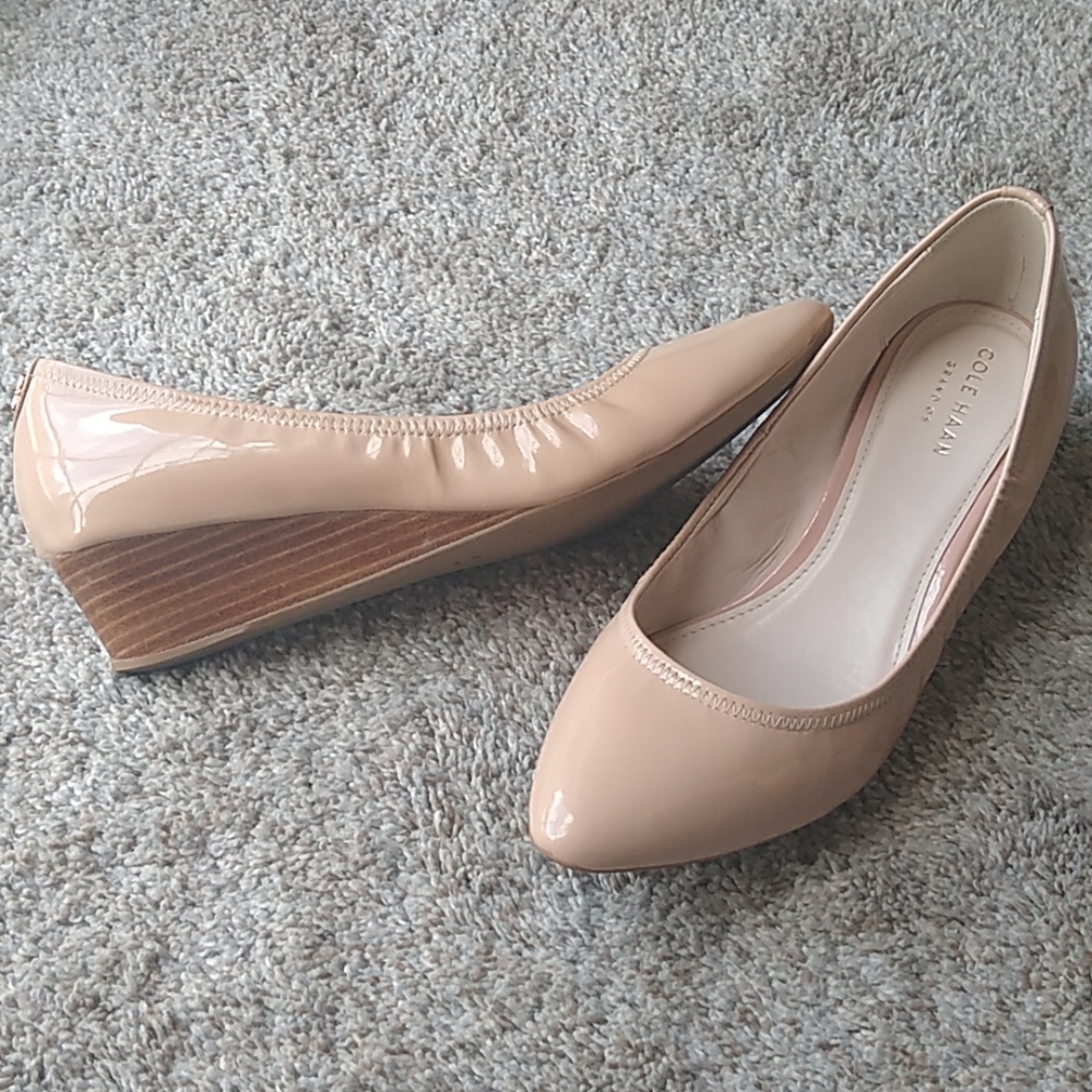 Cole Haan nude tan wedge dress shoe size 7
